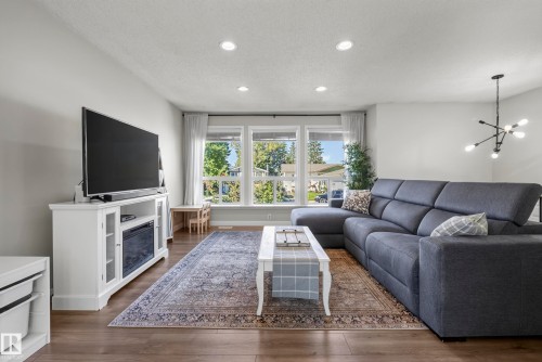 2103 49A Street Nw, Edmonton, AB - Indoor Photo Showing Living Room