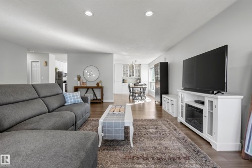 2103 49A Street Nw, Edmonton, AB - Indoor Photo Showing Living Room
