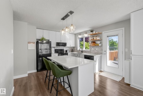 2103 49A Street Nw, Edmonton, AB - Indoor