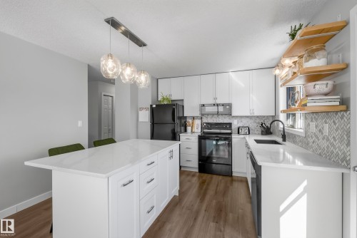 2103 49A Street Nw, Edmonton, AB - Indoor Photo Showing Kitchen