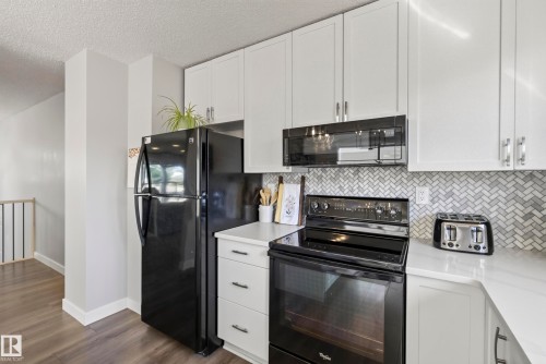 2103 49A Street Nw, Edmonton, AB - Indoor Photo Showing Kitchen