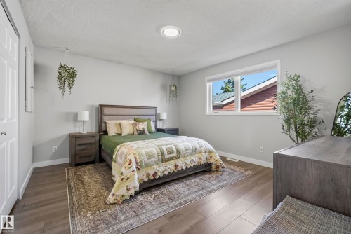 2103 49A Street Nw, Edmonton, AB - Indoor Photo Showing Bedroom