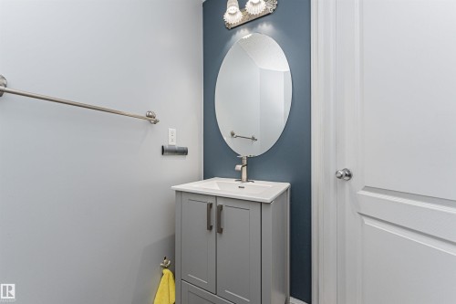 2727 Miles Place Sw, Edmonton, AB - Indoor Photo Showing Bathroom