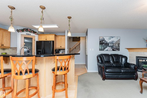 2727 Miles Place Sw, Edmonton, AB - Indoor