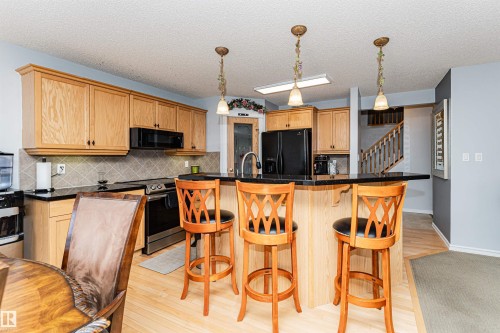 2727 Miles Place Sw, Edmonton, AB - Indoor Photo Showing Kitchen