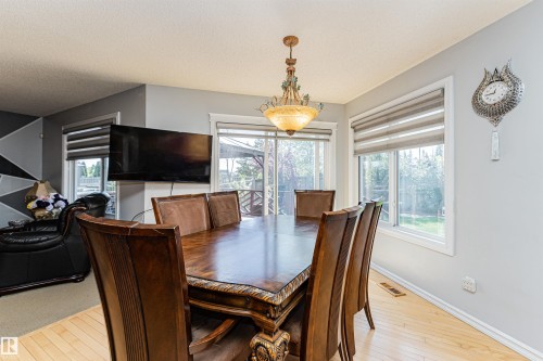 2727 Miles Place Sw, Edmonton, AB - Indoor Photo Showing Dining Room