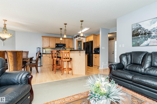 2727 Miles Place Sw, Edmonton, AB - Indoor Photo Showing Living Room