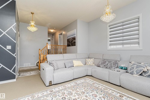 2727 Miles Place Sw, Edmonton, AB - Indoor Photo Showing Living Room