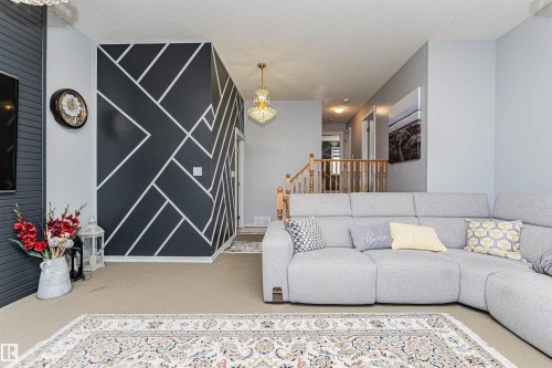 2727 Miles Place Sw, Edmonton, AB - Indoor Photo Showing Living Room