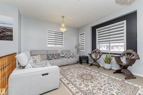 2727 Miles Place Sw, Edmonton, AB - Indoor Photo Showing Living Room