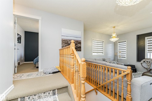 2727 Miles Place Sw, Edmonton, AB - Indoor Photo Showing Other Room