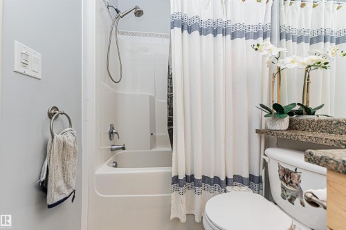 2727 Miles Place Sw, Edmonton, AB - Indoor Photo Showing Bathroom