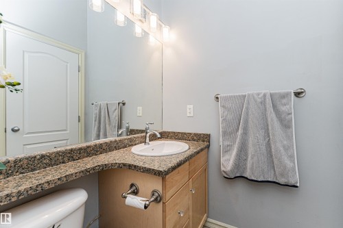 2727 Miles Place Sw, Edmonton, AB - Indoor Photo Showing Bathroom