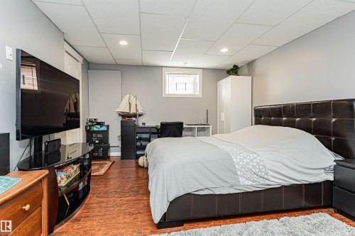 2727 Miles Place Sw, Edmonton, AB - Indoor Photo Showing Bedroom