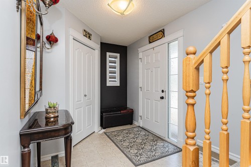 2727 Miles Place Sw, Edmonton, AB - Indoor Photo Showing Other Room