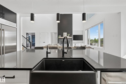 52 Harvest Crescent, Ardrossan, AB - Indoor Photo Showing Kitchen