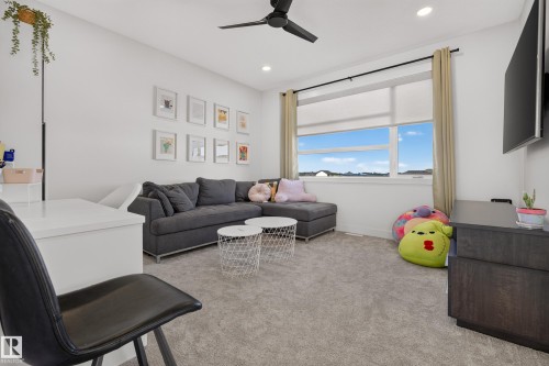 52 Harvest Crescent, Ardrossan, AB - Indoor Photo Showing Living Room