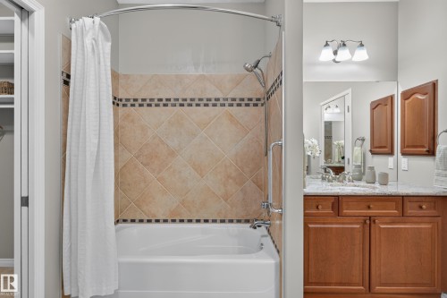#20 18343 Lessard Rd Nw, Edmonton, AB - Indoor Photo Showing Bathroom
