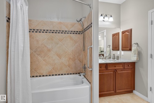 #20 18343 Lessard Rd Nw, Edmonton, AB - Indoor Photo Showing Bathroom