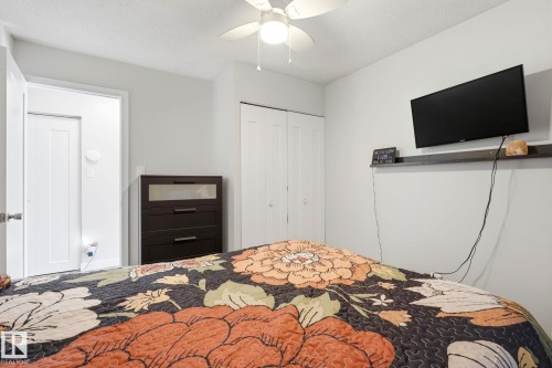 #1 14235 82 St Nw, Edmonton, AB - Indoor Photo Showing Bedroom