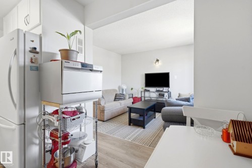 #1 14235 82 St Nw, Edmonton, AB - Indoor Photo Showing Other Room