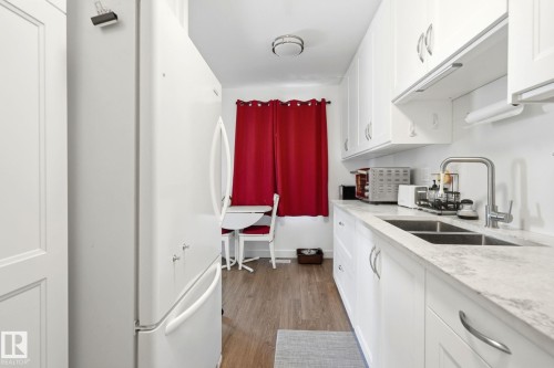#1 14235 82 St Nw, Edmonton, AB - Indoor Photo Showing Kitchen With Double Sink