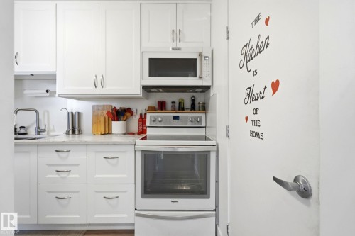 #1 14235 82 St Nw, Edmonton, AB - Indoor Photo Showing Kitchen