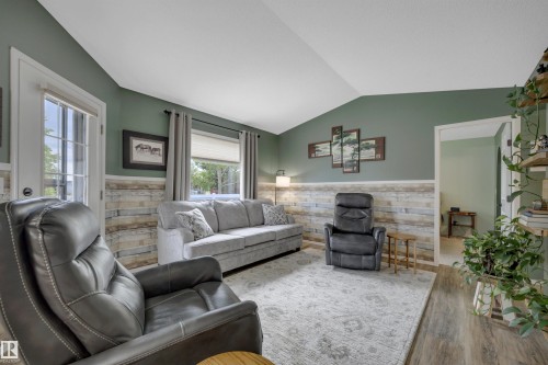#62 4410 52 Ave, Wetaskiwin, AB - Indoor Photo Showing Living Room