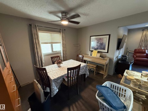 Hardwood-style flooring throughout - 7065 Cardinal Way Sw, Edmonton, AB - Indoor Photo Showing Dining Room
