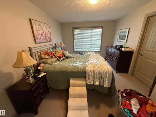 Carpeted flooring, recessed window with blinds, and painted walls - 7065 Cardinal Way Sw, Edmonton, AB - Indoor Photo Showing Bedroom