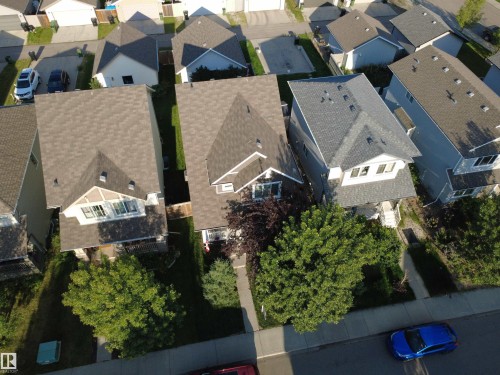 Two-story residential architecture with gabled roofing and dormer windows - 7065 Cardinal Way Sw, Edmonton, AB - Outdoor