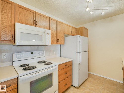 #114 10511 42 Av Nw, Edmonton, AB - Indoor Photo Showing Kitchen