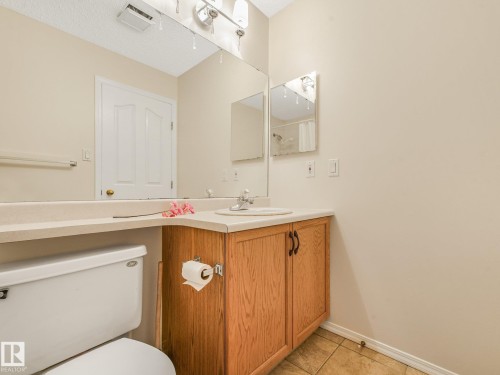 #114 10511 42 Av Nw, Edmonton, AB - Indoor Photo Showing Bathroom