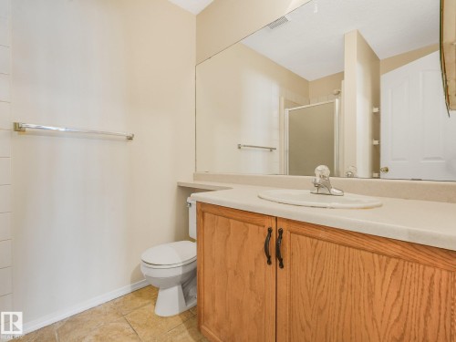 #114 10511 42 Av Nw, Edmonton, AB - Indoor Photo Showing Bathroom