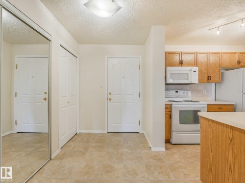 #114 10511 42 Av Nw, Edmonton, AB - Indoor Photo Showing Kitchen