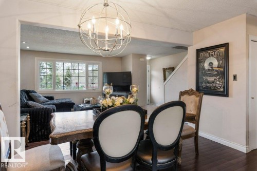 11447 39 Avenue Nw, Edmonton, AB - Indoor Photo Showing Dining Room