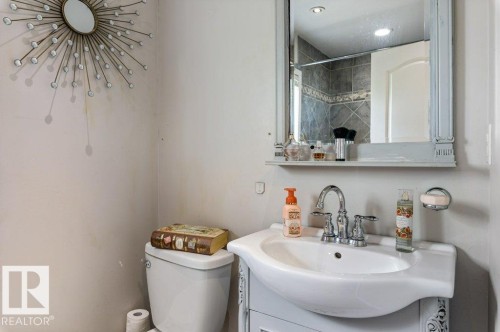 11447 39 Avenue Nw, Edmonton, AB - Indoor Photo Showing Bathroom