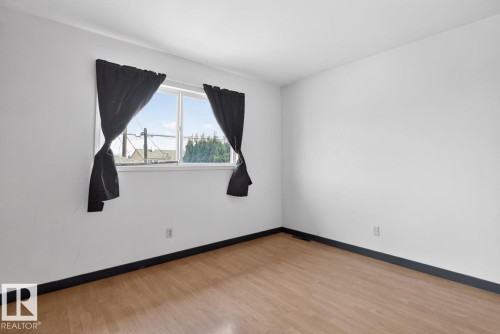 8326 81 Avenue Nw, Edmonton, AB - Indoor Photo Showing Other Room