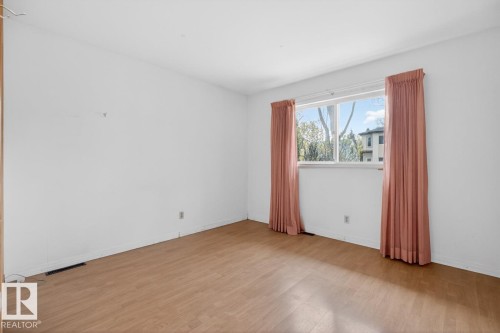 8326 81 Avenue Nw, Edmonton, AB - Indoor Photo Showing Other Room