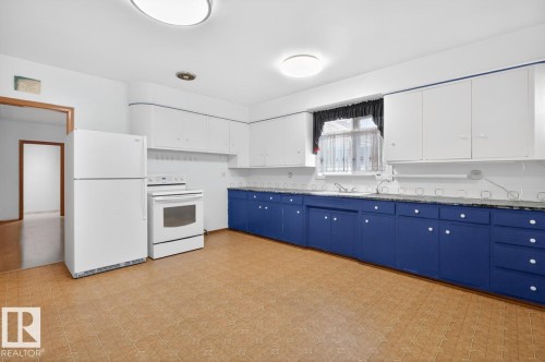 8326 81 Avenue Nw, Edmonton, AB - Indoor Photo Showing Kitchen