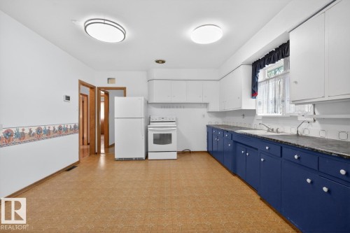 8326 81 Avenue Nw, Edmonton, AB - Indoor Photo Showing Kitchen