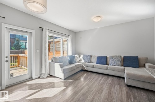 1793 Keene Crescent Sw, Edmonton, AB - Indoor Photo Showing Living Room