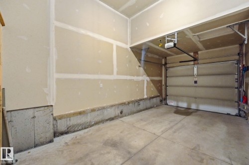 1793 Keene Crescent Sw, Edmonton, AB - Indoor Photo Showing Garage