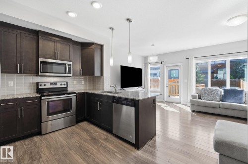 1793 Keene Crescent Sw, Edmonton, AB - Indoor Photo Showing Kitchen With Upgraded Kitchen