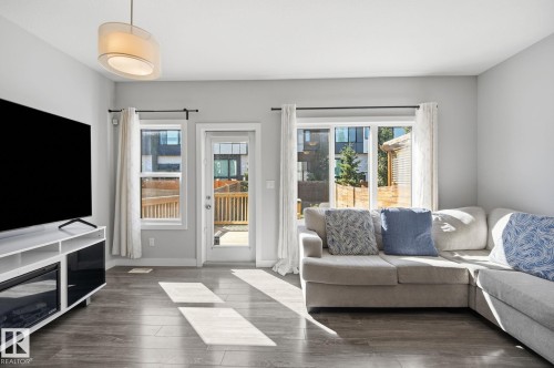 1793 Keene Crescent Sw, Edmonton, AB - Indoor Photo Showing Living Room
