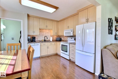 9743 65 Avenue Nw, Edmonton, AB 