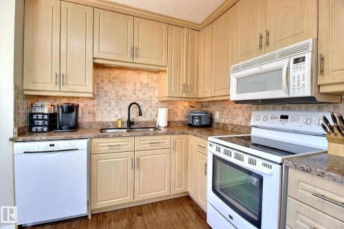 9743 65 Avenue Nw, Edmonton, AB 