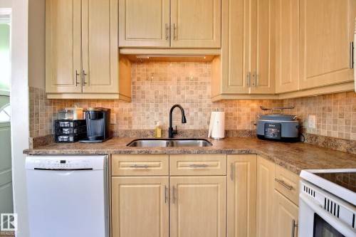 9743 65 Avenue Nw, Edmonton, AB 