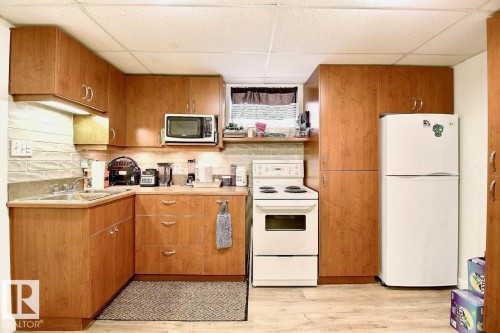 9743 65 Avenue Nw, Edmonton, AB 