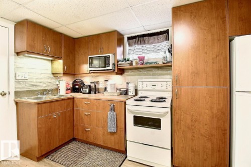 9743 65 Avenue Nw, Edmonton, AB 